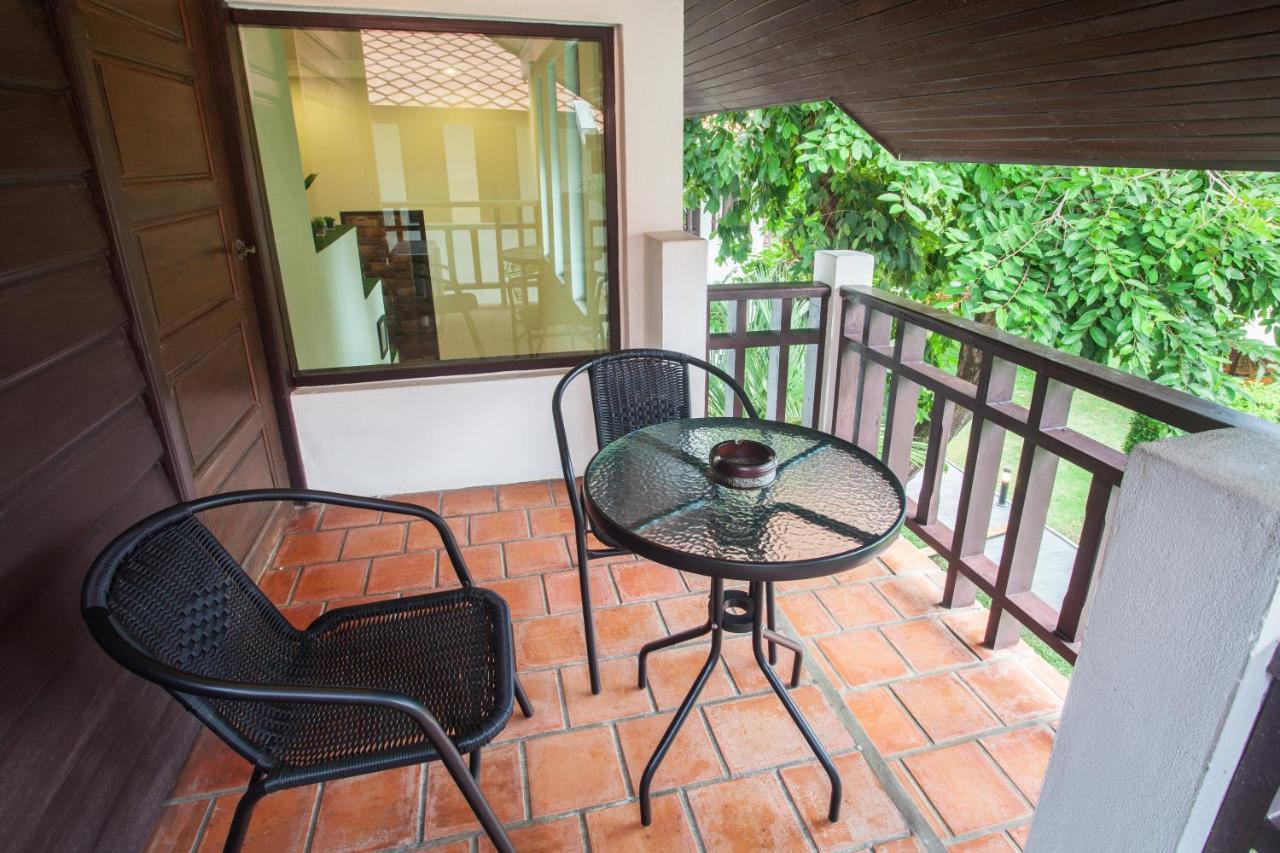 Achawalai Residence Village By Song Pantai Jomtien Luaran gambar