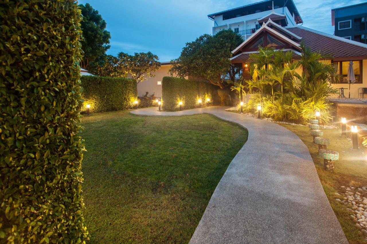 Achawalai Residence Village By Song Pantai Jomtien Luaran gambar