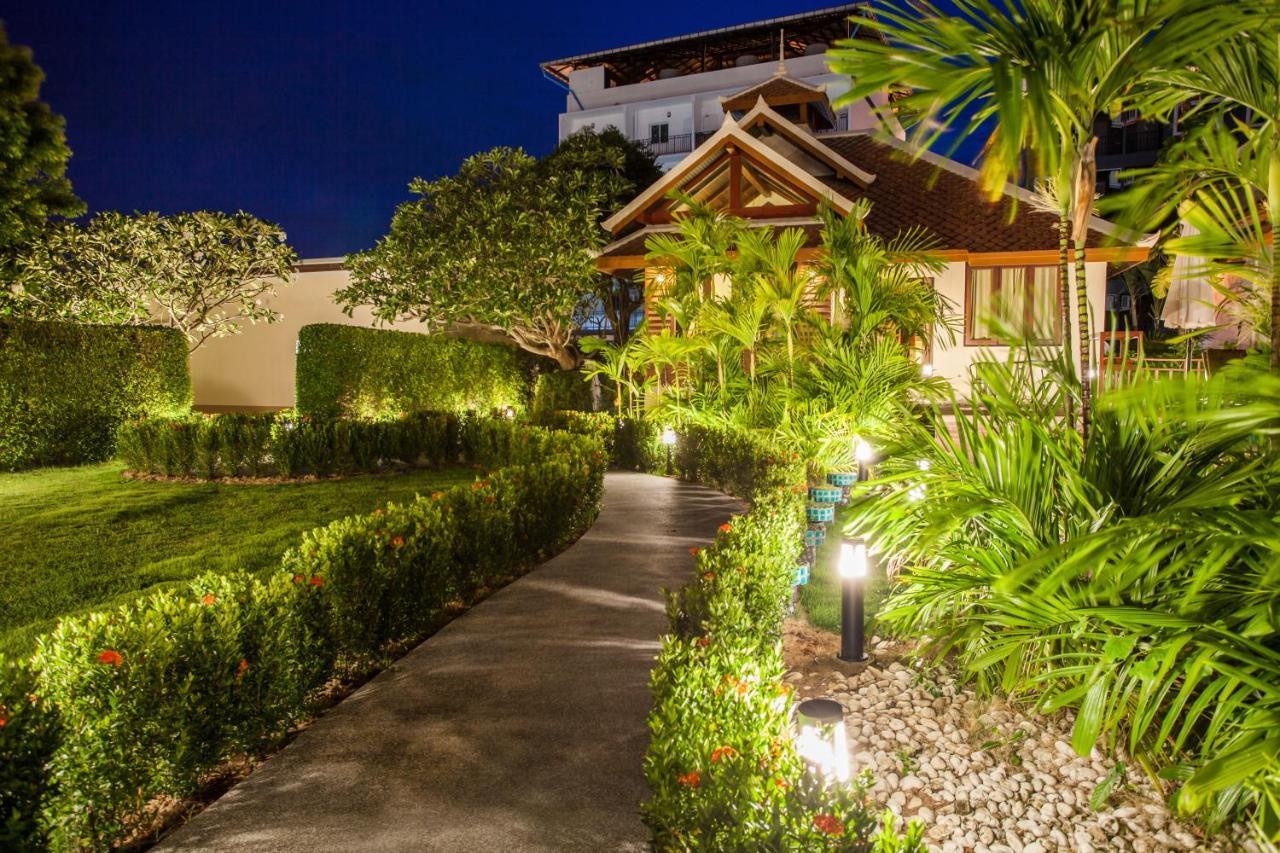 Achawalai Residence Village By Song Pantai Jomtien Luaran gambar